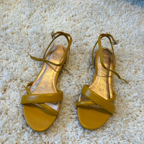 Ted Baker London Womens Leather Crisscrossing Straps Sheahh Sandal Yellow Size 8 - Picture 2 of 6